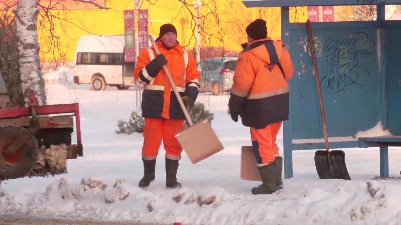 В Костроме активизировали работы по расчистке дорог от снега и наледи