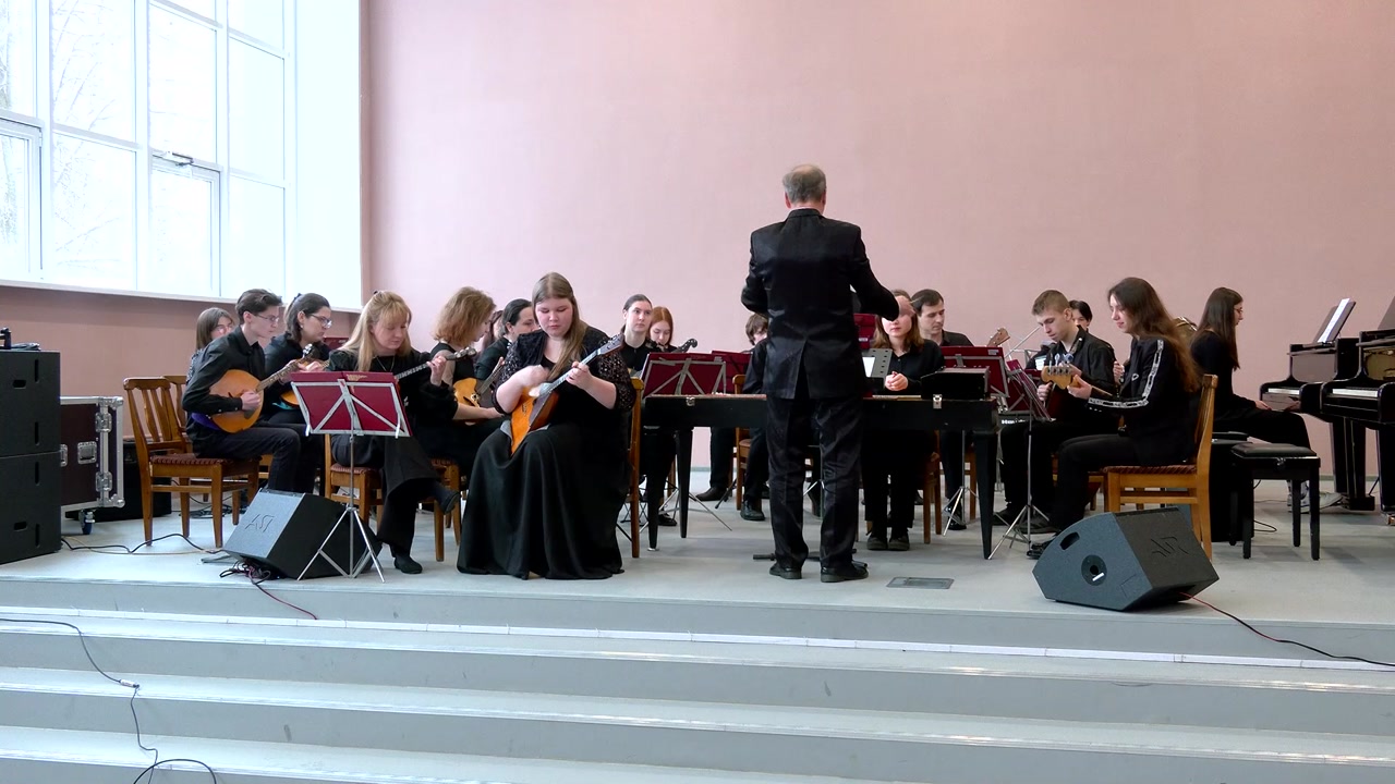 Губернатор Сергей Ситников оценил условия, в которых учатся студенты Костромского областного музыкального колледжа