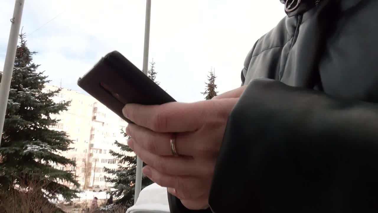 На брифинге сотрудники УМВД по Костромской области дали ряд практических советов, как не стать жертвой телефонного мошенника