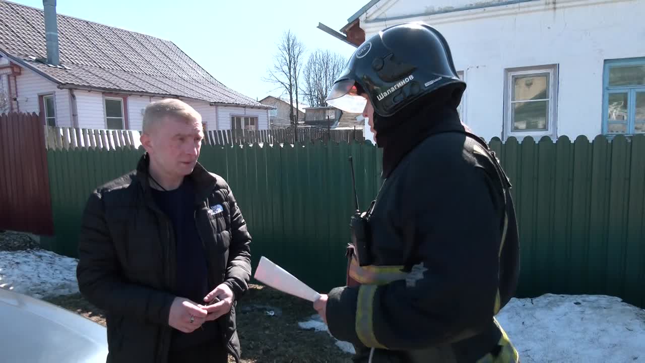 Сотрудники МЧС предостерегают жителей Костромской области от несанкционированного пала травы