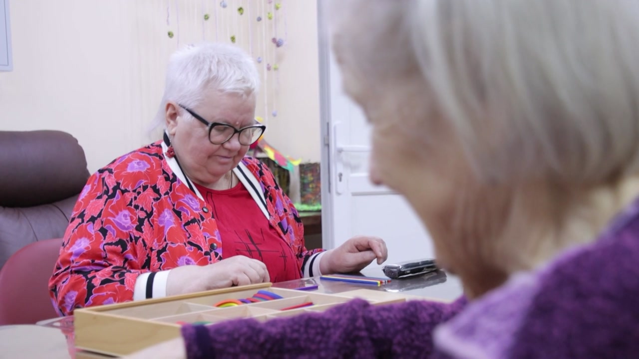 В Костроме пенсионерам помогают преодолеть когнитивные нарушения