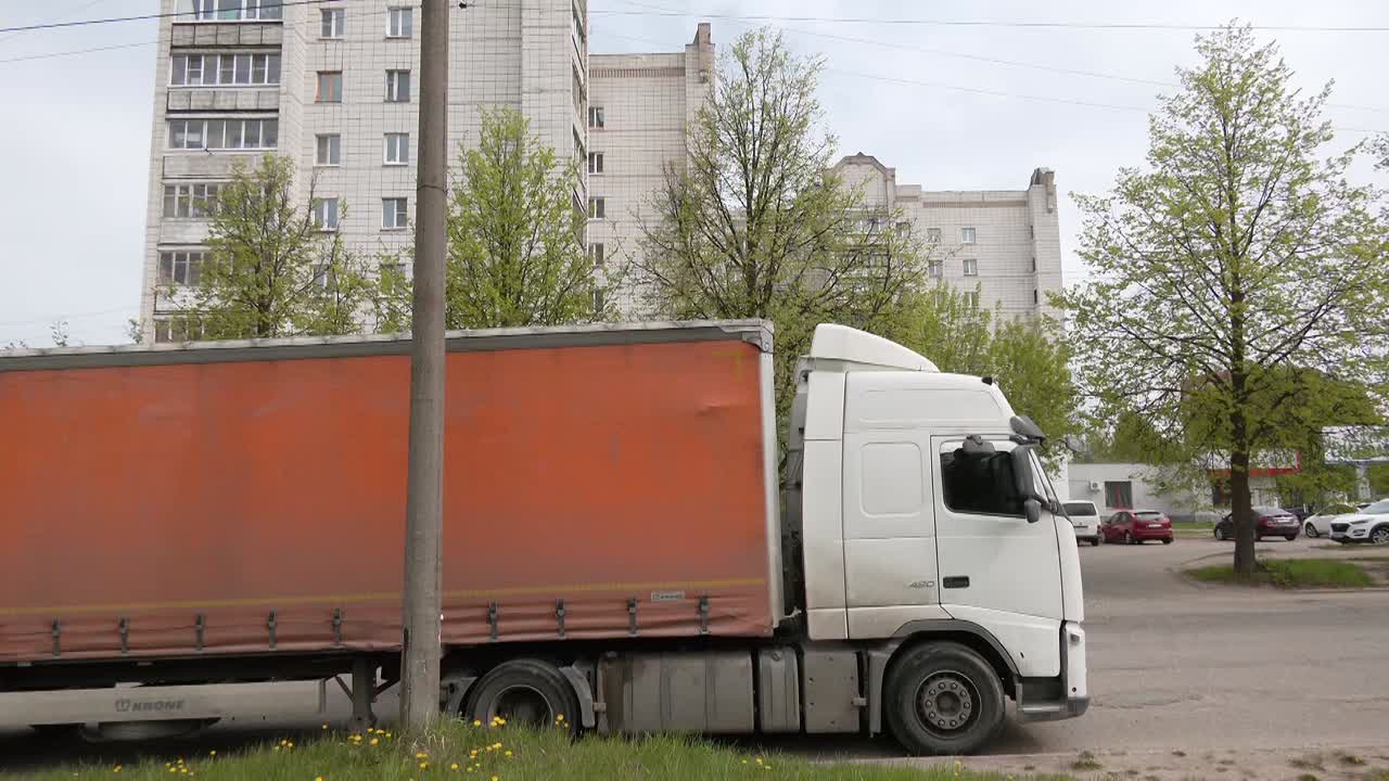 В Костроме растет число жалоб на водителей большегрузного транспорта