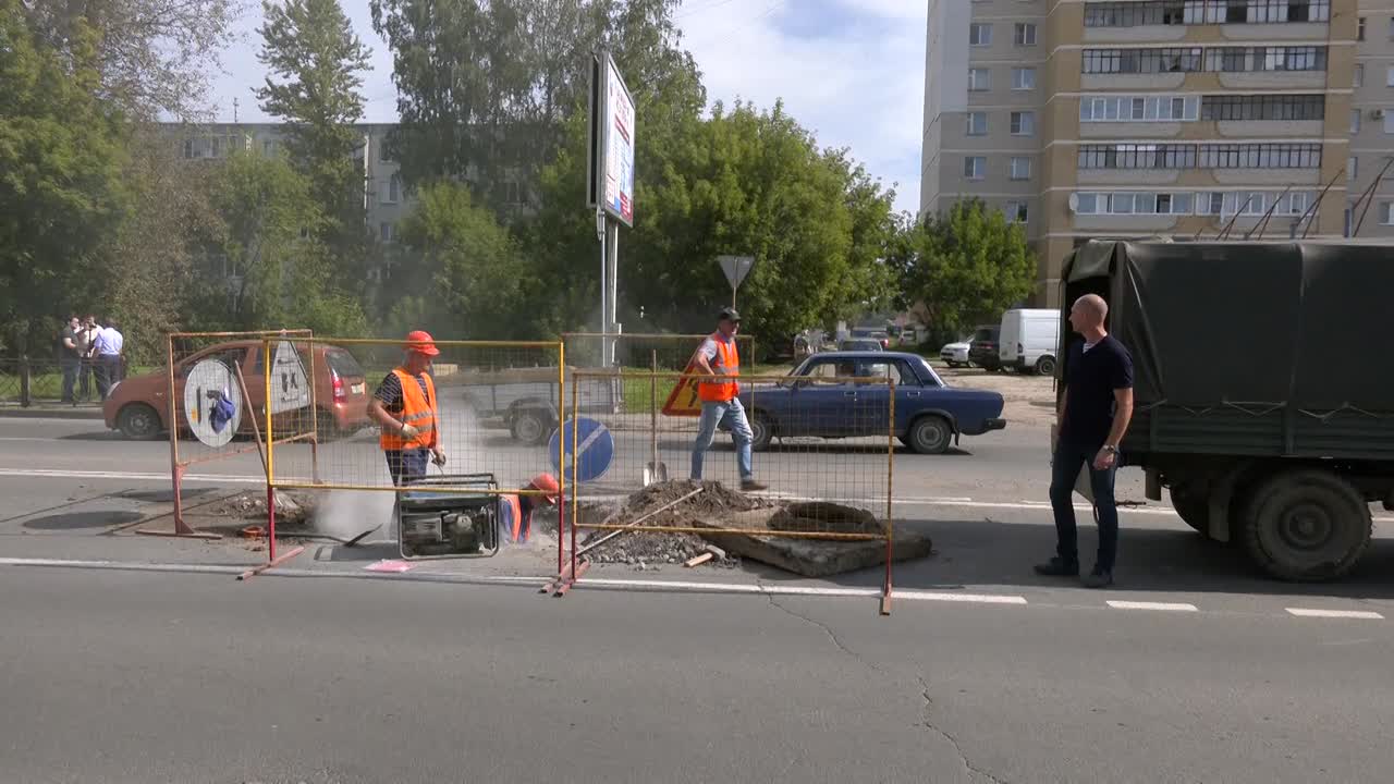 В Костроме продолжается ремонт коммуникационных колодцев