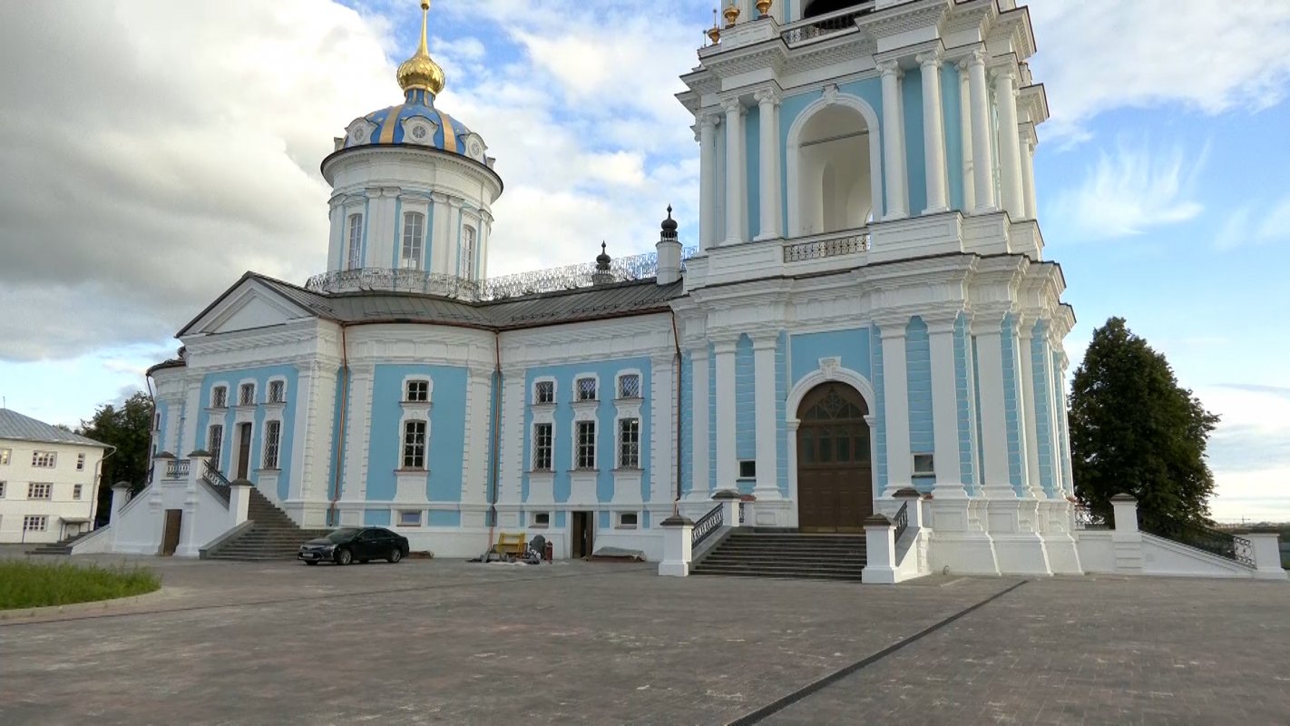 Вокруг Костромского кремля завершены работы по благоустройству территории