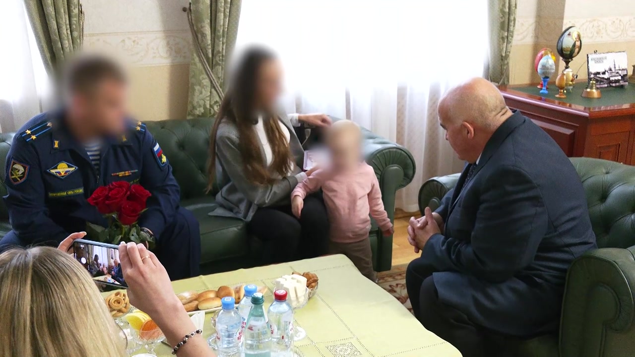 Губернатор Сергей Ситников встретился с семьей героя СВО