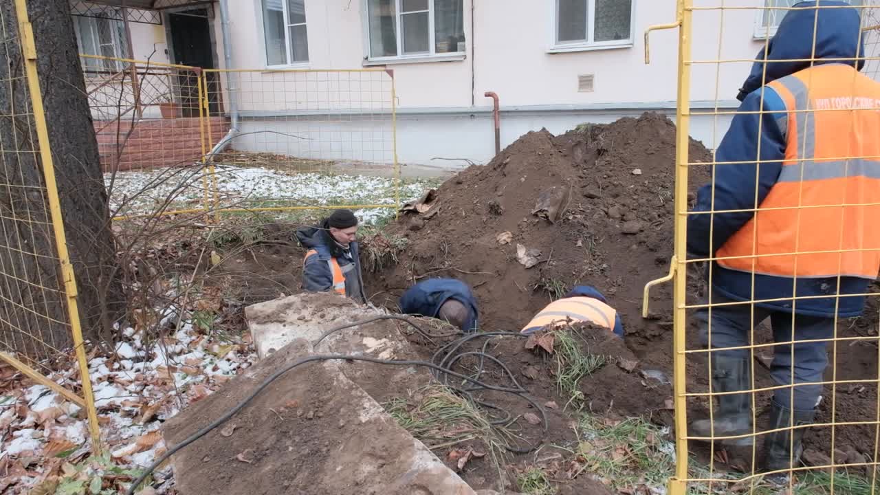 В Костроме продолжается ремонт теплосетей