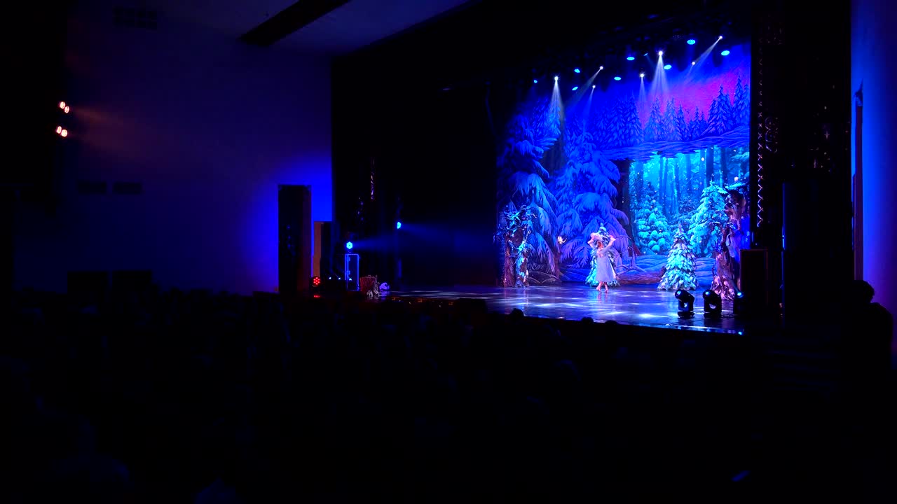 В Костроме на сцене КВЦ «Губернский» вновь ожила история сказочной героини Снегурочки