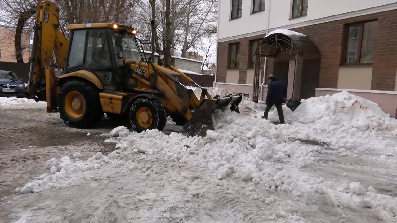 По информации от управляющих компаний расчистка дворов в Костроме завершится до конца недели
