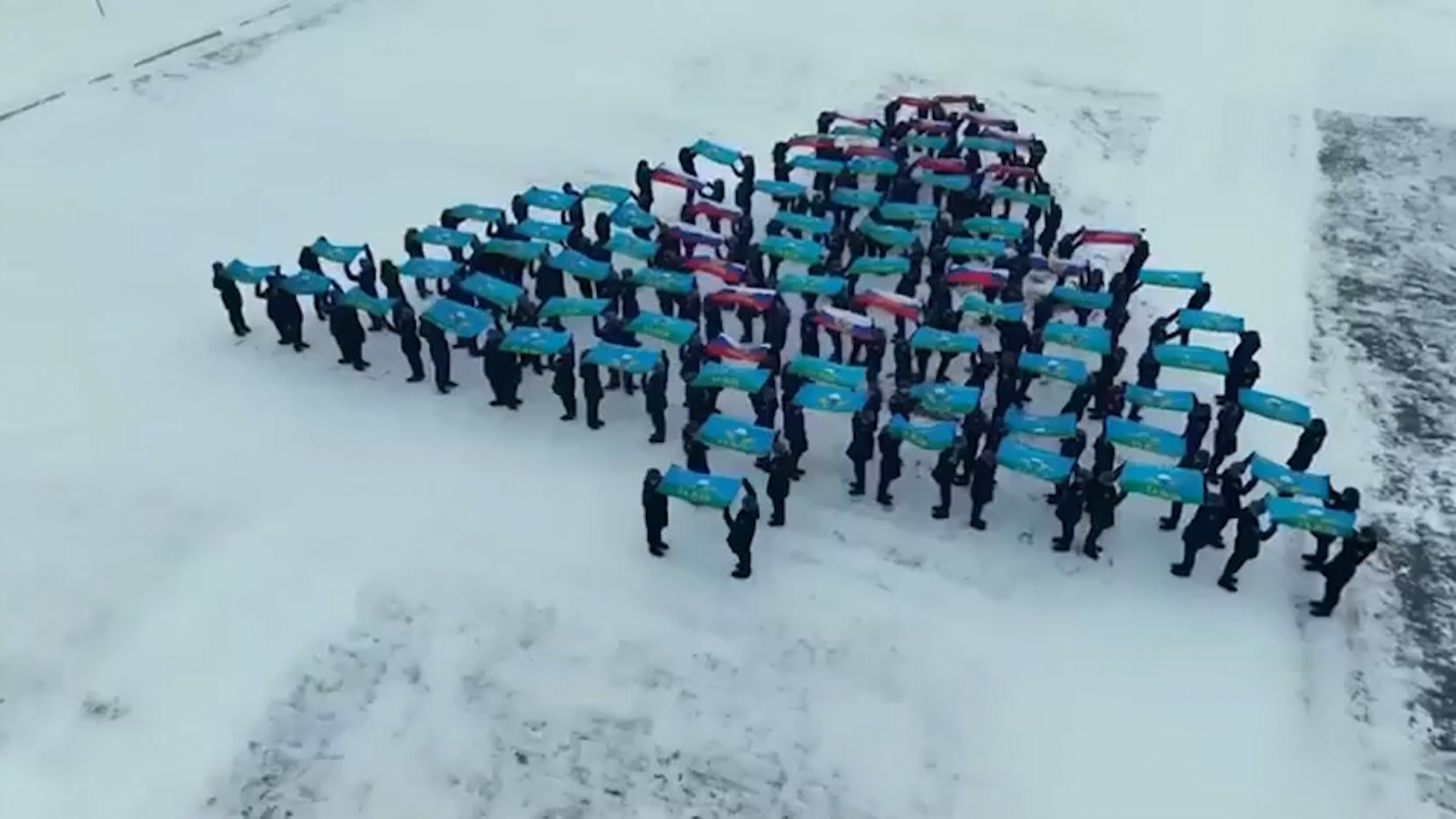 Новогодний флешмоб «Автоёлка» в Шарье получил неожиданное продолжение