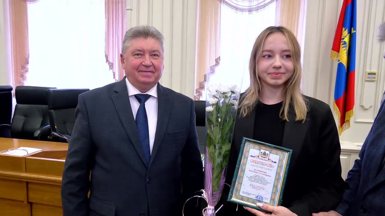 Десять талантливых ребят стали сегодня стипендиатами Костромской областной Думы