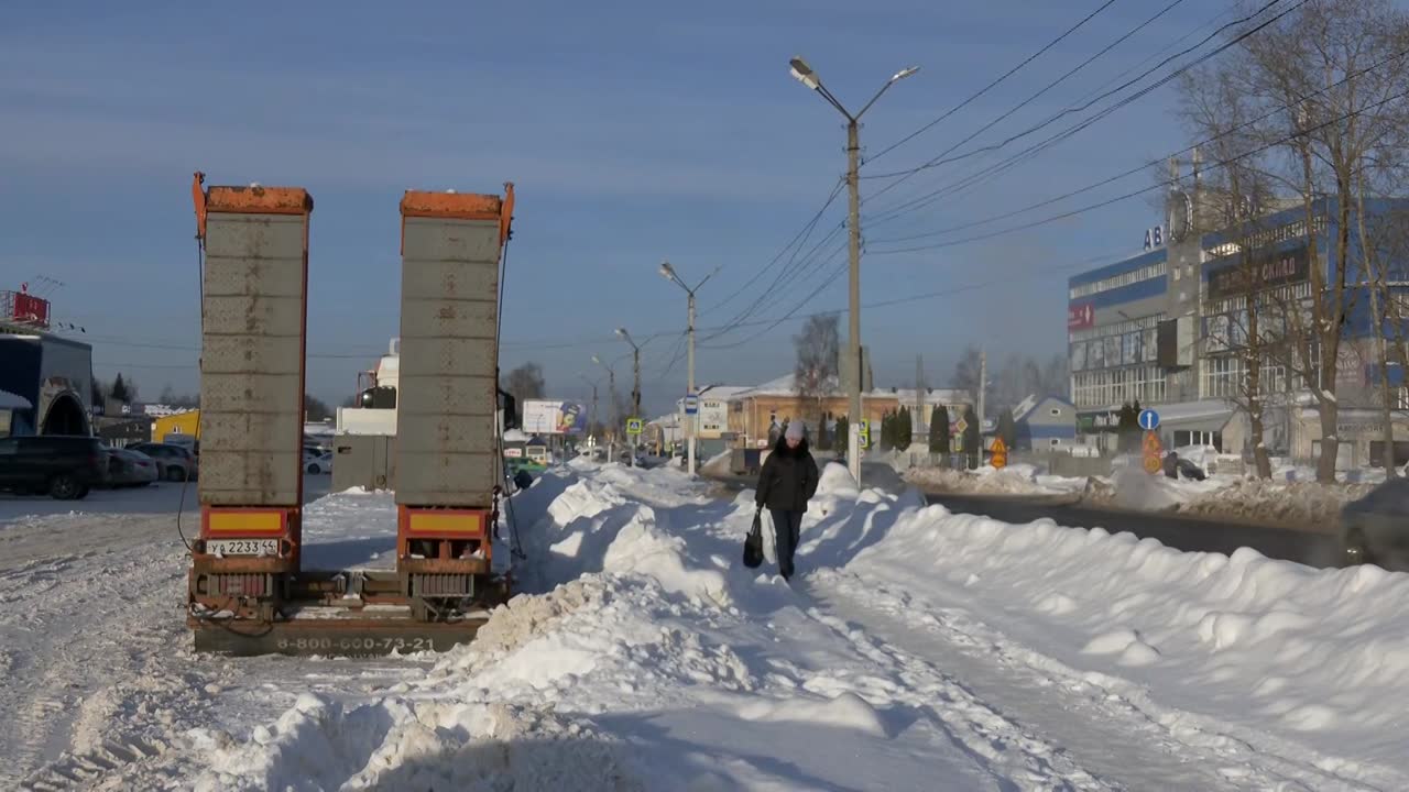 В Костроме усилен контроль за уборкой снега около торговых центров