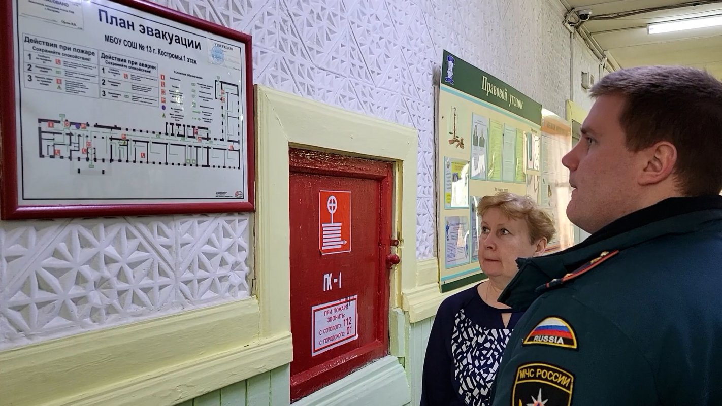 В Костромской области сотрудники МЧС начали обходить избирательные участки