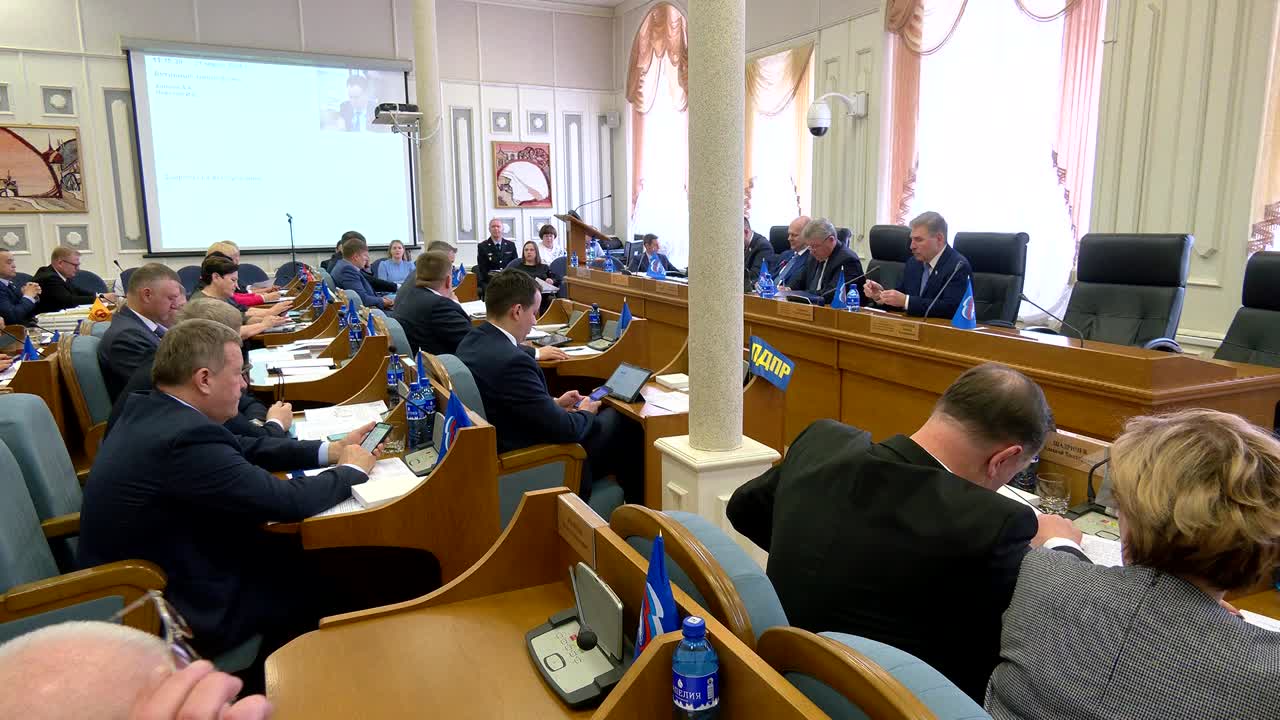 Сегодня депутаты Костромской областной Думы внесли изменения в главный финансовый документ региона