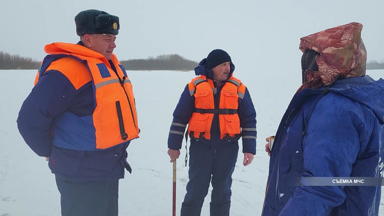 В Костромской области сотрудники ГИМС проводят регулярные профилактические рейды в популярных местах зимней рыбалки