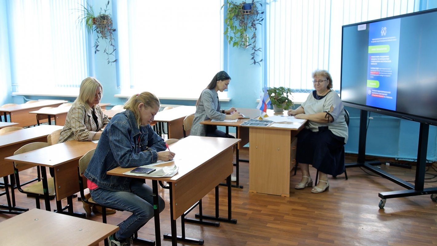 Школы Костромы с сегодняшнего дня начинают принимать заявления от родителей будущих первоклассников