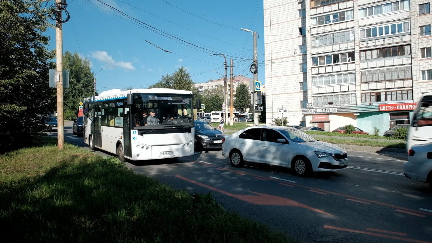 Благодаря выделенным полосам общественный транспорт в Костроме не стоит в пробках