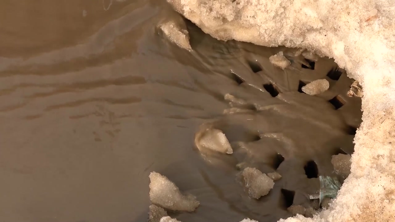 Ускорить отток воды с проезжей части