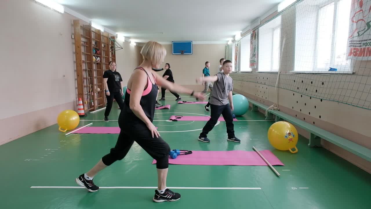 Реабилитацией участников СВО теперь занимаются в Сумароковской школе Сусанинского района. Там открылась группа здоровья