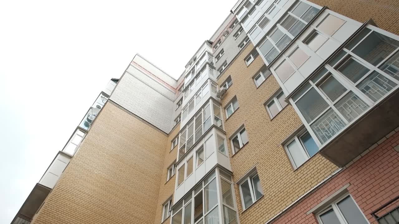 Жителям тех домов, где еще нет погодных регуляторов тепла, самое время задуматься об их установке