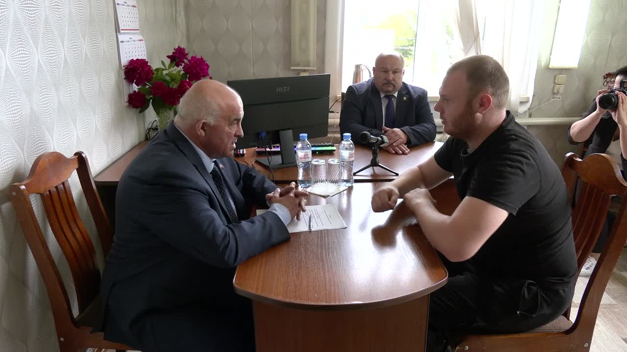 Сергей Ситников провел личный прием граждан в Мантурово