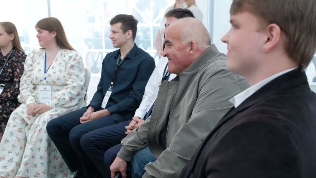 Сергей Ситников обратился со словами напутствия к выпускникам костромских вузов и колледжей, получивших «красные» дипломы