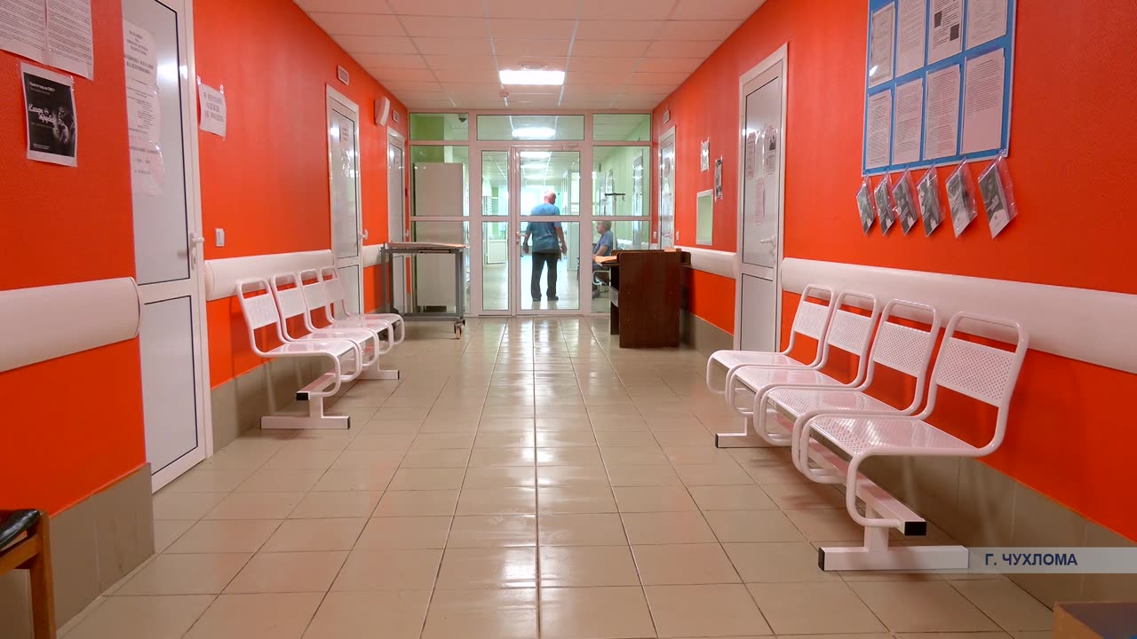 Во время рабочей поездки в муниципалитет Сергей Ситников оценил качество ремонтных работ в Чухломской поликлинике