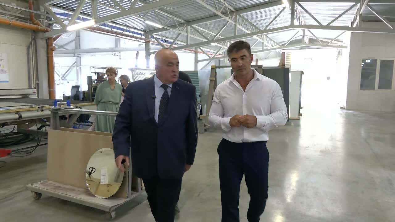 Губернатор Сергей Ситников оценил темпы развития мебельной компании «Итана»