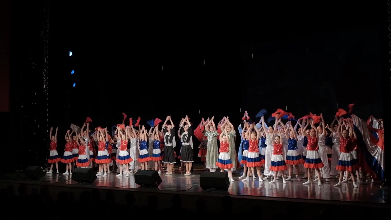 Плечо к плечу