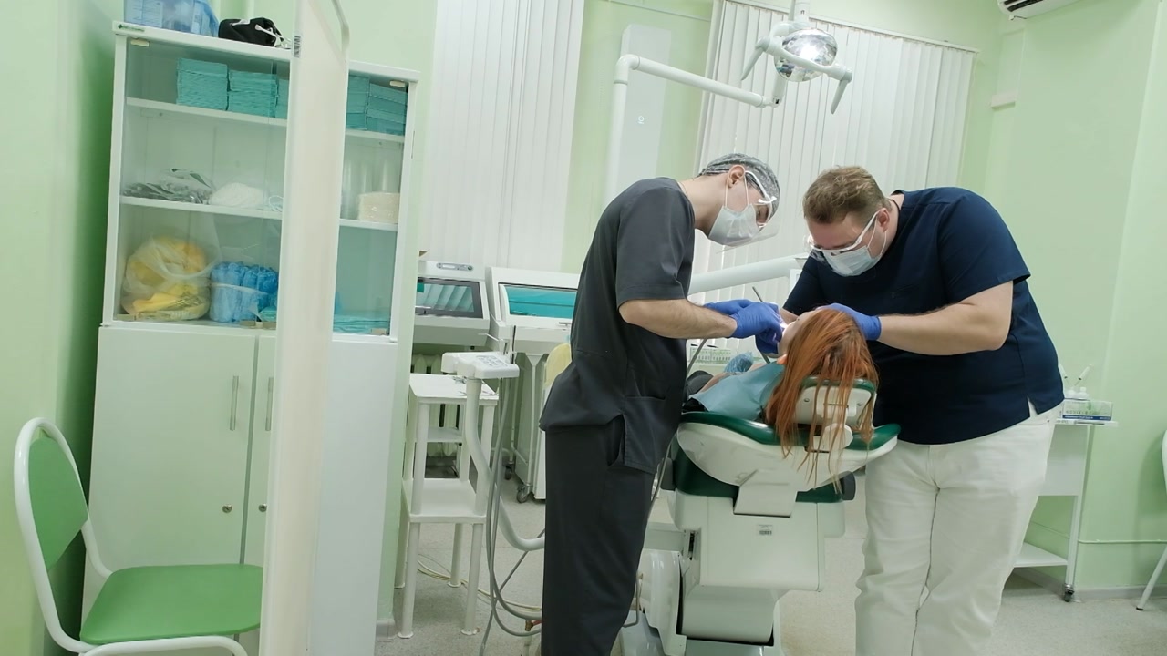 Вернулся в родную Кострому лечить земляков