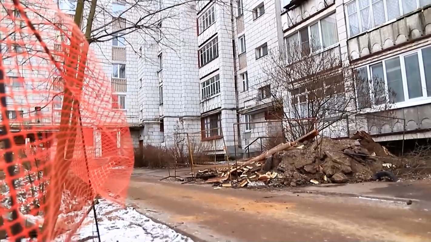 Осталось вывезти мусор и разровнять газоны