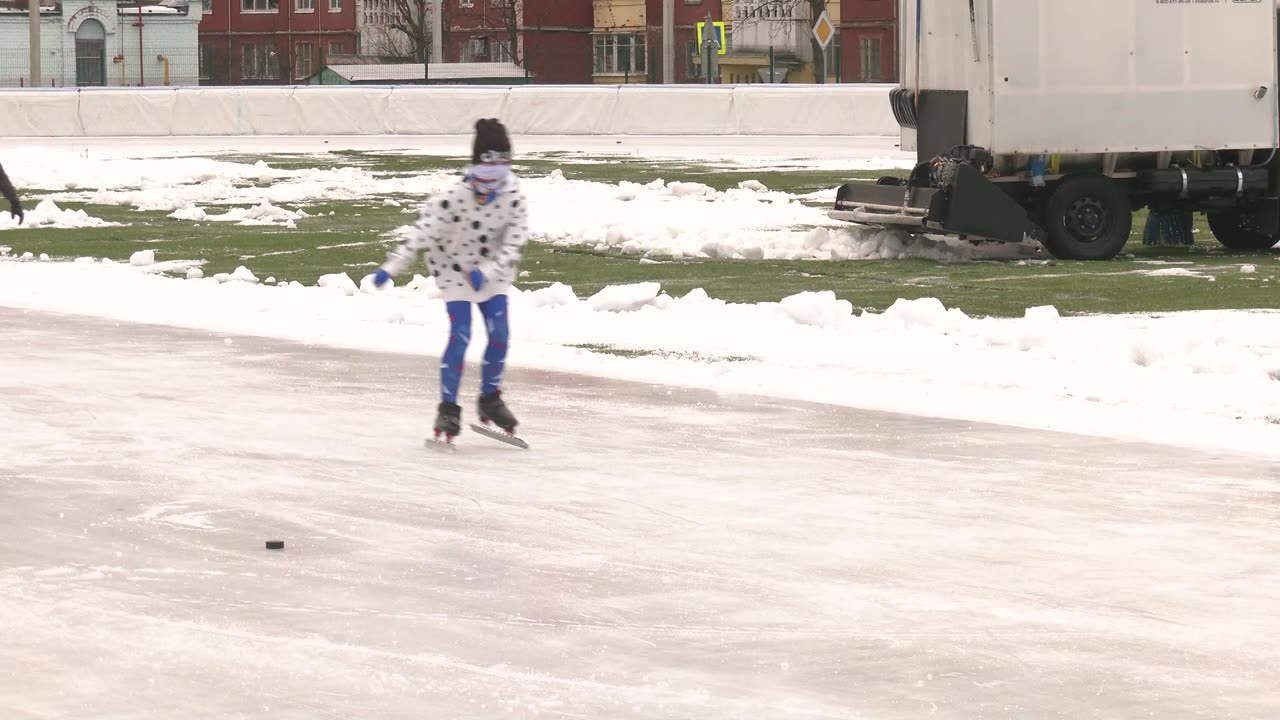 В Костроме после перерыва открылась ледовая дорожка