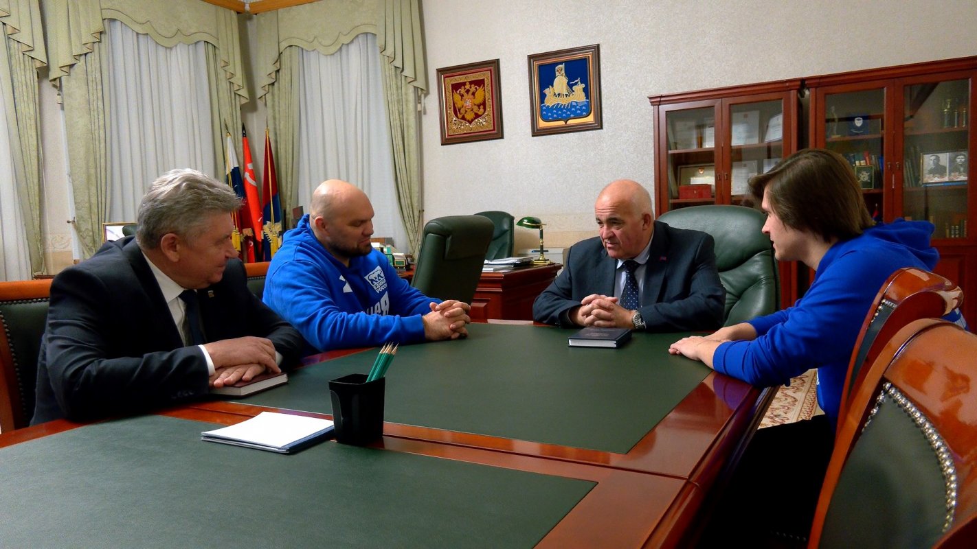 Равнение на молодогвардейцев