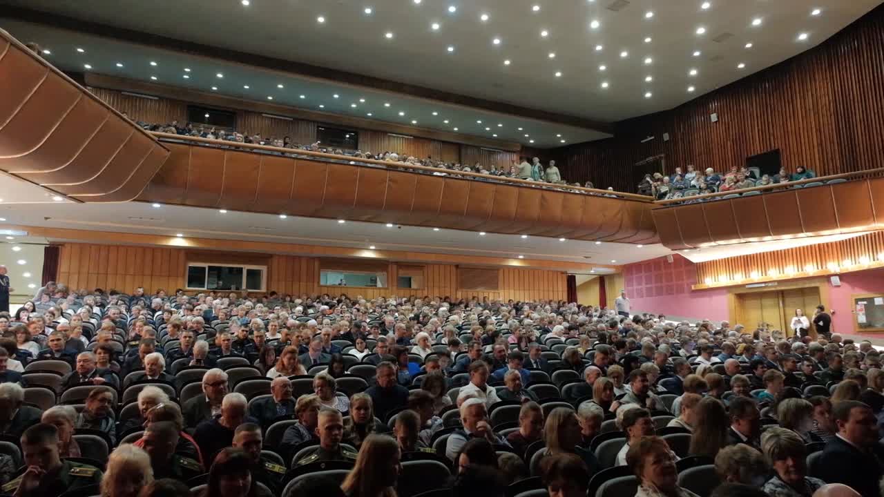 &laquo;Учительскую карту&raquo; можно будет использовать в 48 учреждениях культуры