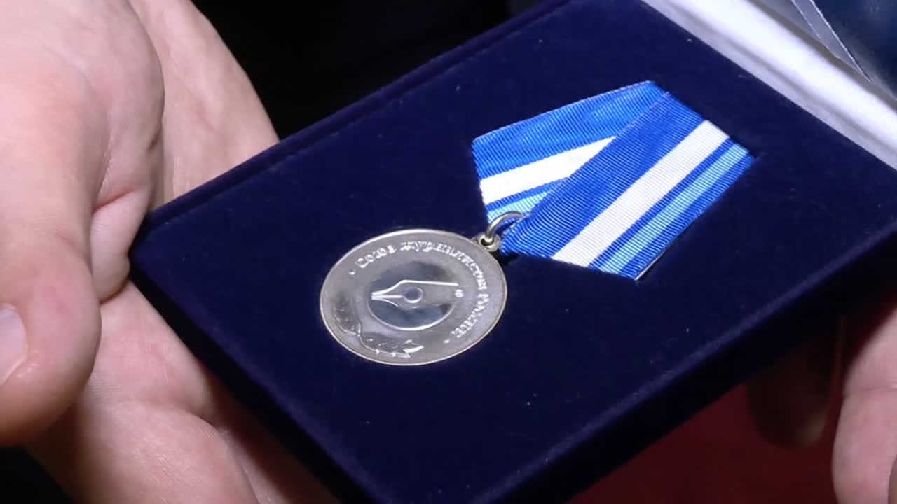 За поддержку прессы