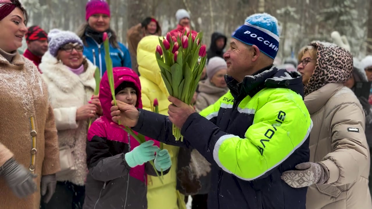 Поклонницы проекта &laquo;Кострома лыжная&raquo; принимали поздравления на свежем воздухе