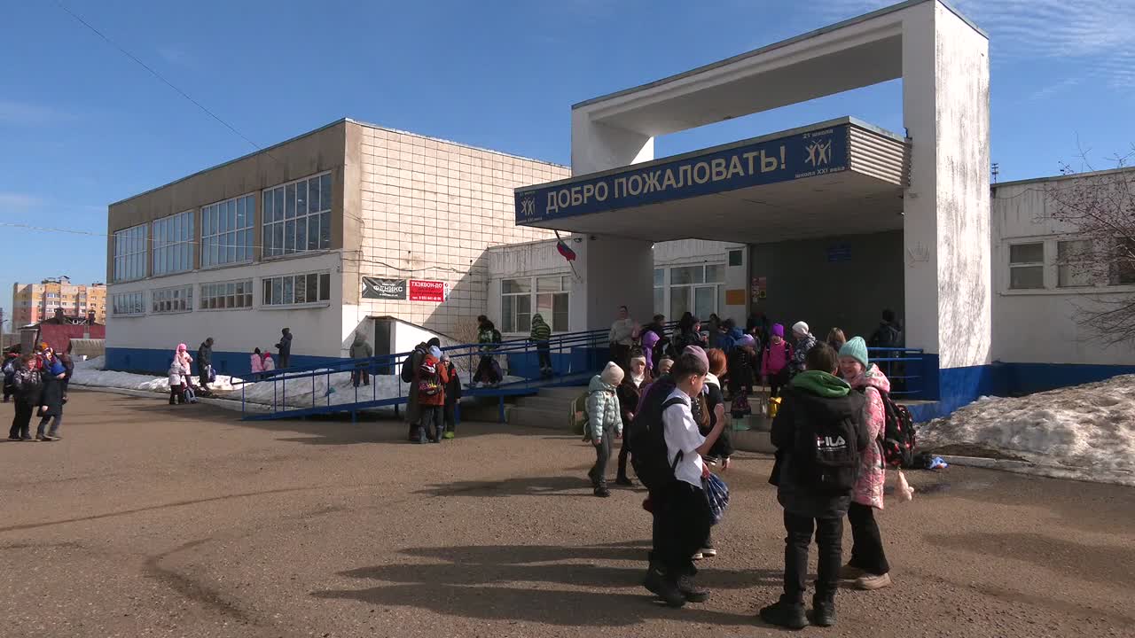 В школах Костромской области учебные коммуникации и родительские чаты перенесли с платформы «Сферум» в национальный мессенджер «МАХ»