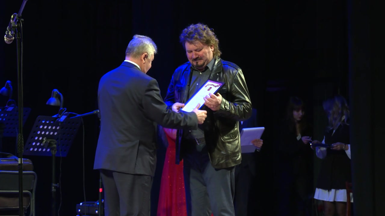 За выдающиеся достижения и вклад в будущее