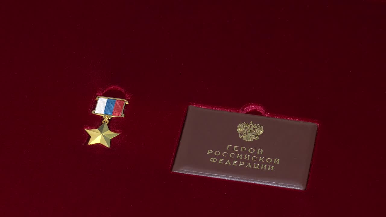 Не раздумывая, принял решение ценой своей жизни не допустить гибели личного состава