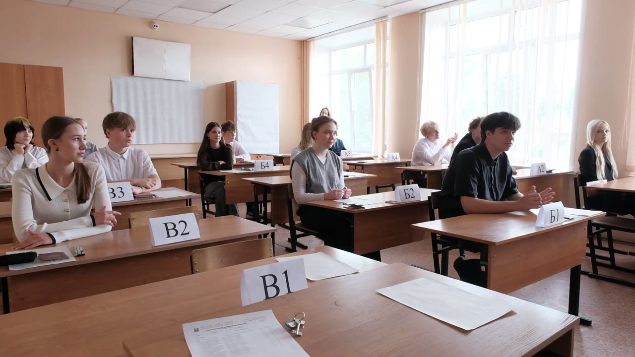Костромские одиннадцатиклассники сегодня сели за парты, чтобы сдать Единый государственный экзамен по химии, литературе и истории