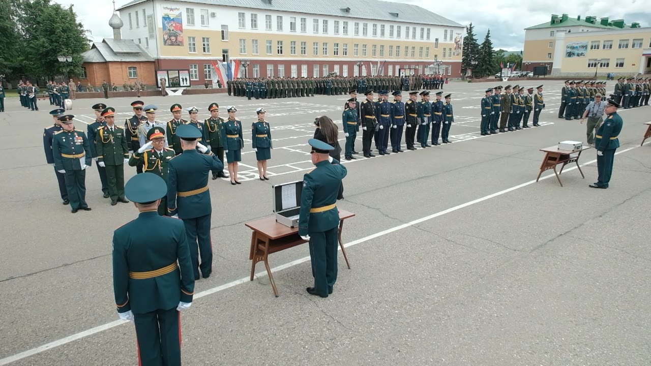 В Военной академии РХБЗ прошла торжественная церемония вручения дипломов