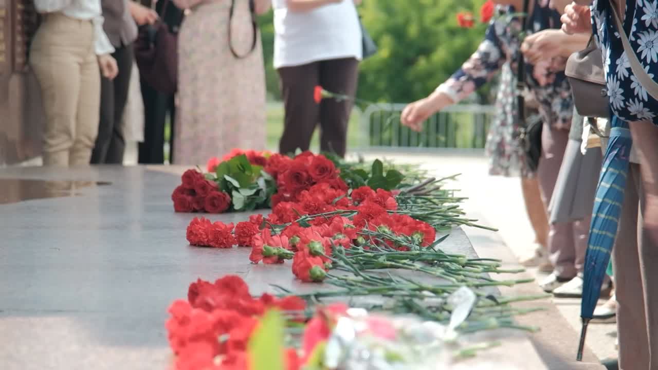 Их подвиг навсегда в памяти и сердцах благодарных потомков