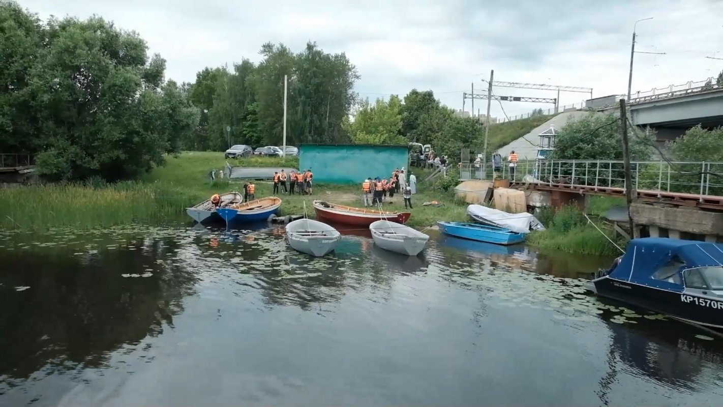 На шлюпках более 150 километров
