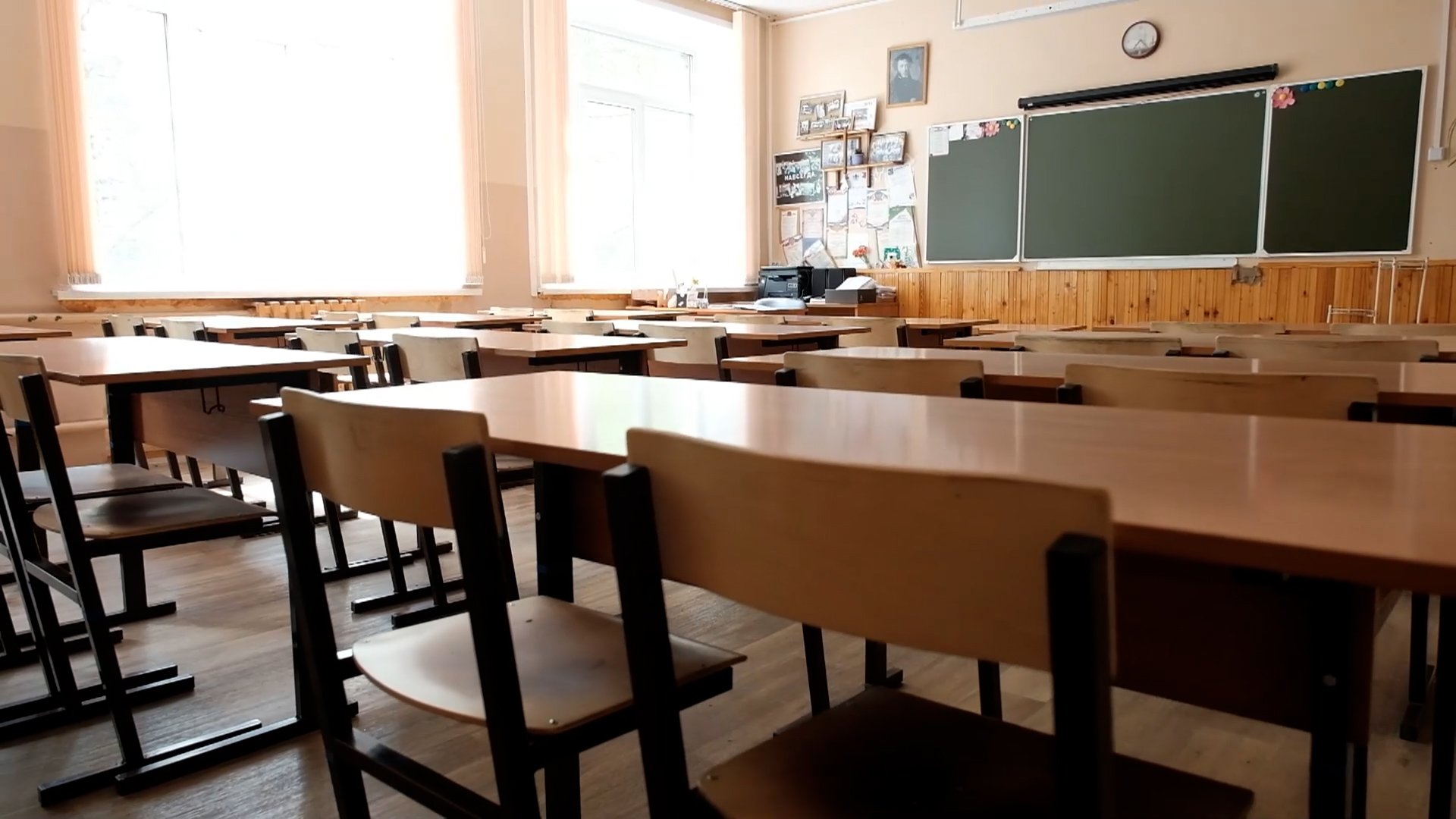 За парты в сентябре сядут более 300 учеников