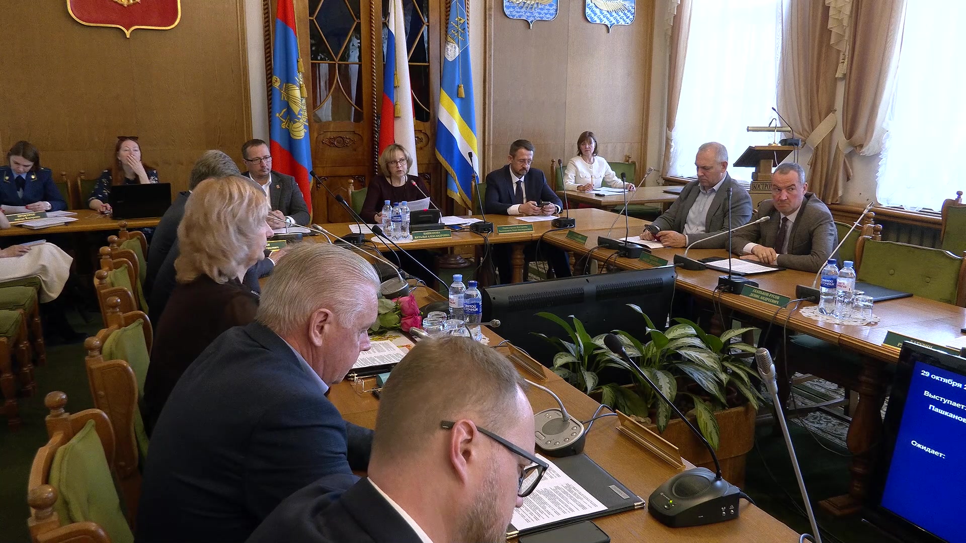 В повестке 16 вопросов