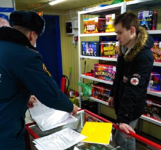 В Костромской области точки продажи пиротехники будут проверять все новогодние праздники