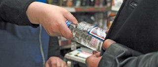 В Костроме начала работать горячая линия по незаконной торговле спиртным