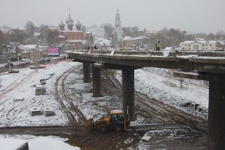 В Костроме на мосту через Волгу опять ремонт