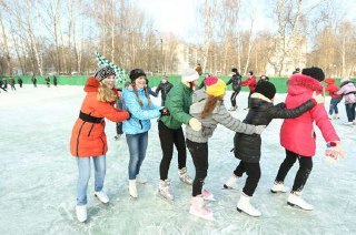С приходом морозов в Костроме начали работать катки
