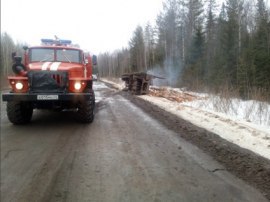 В Кадыйском районе «КАМАЗ» упал в кювет и загорелся
