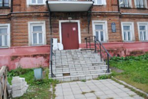 В поселке Судиславль начали адаптировать для инвалидов-колясочников библиотеку